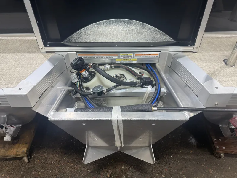 Slide: The Image of Tahoe Sport Rear Fish 2185 & 4-Stroke $32995 2026 - 36