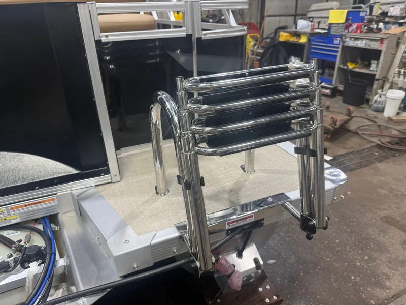 Slide: The Image of Tahoe Sport Rear Fish 2185 & 4-Stroke $32995 2026 - 37