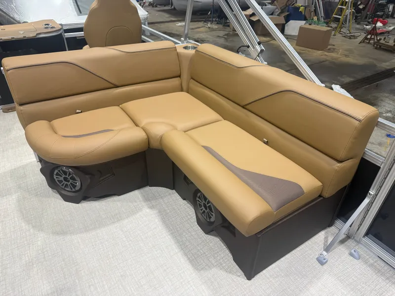 Slide: The Image of Tahoe Sport Rear Fish 2185 & 4-Stroke $32995 2026 - 9