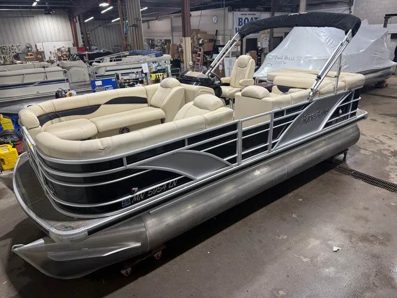 The Image of Godfrey 200 Cruise Pontoon & Yamaha 90HP 4-Stroke EFI 2016 - 1