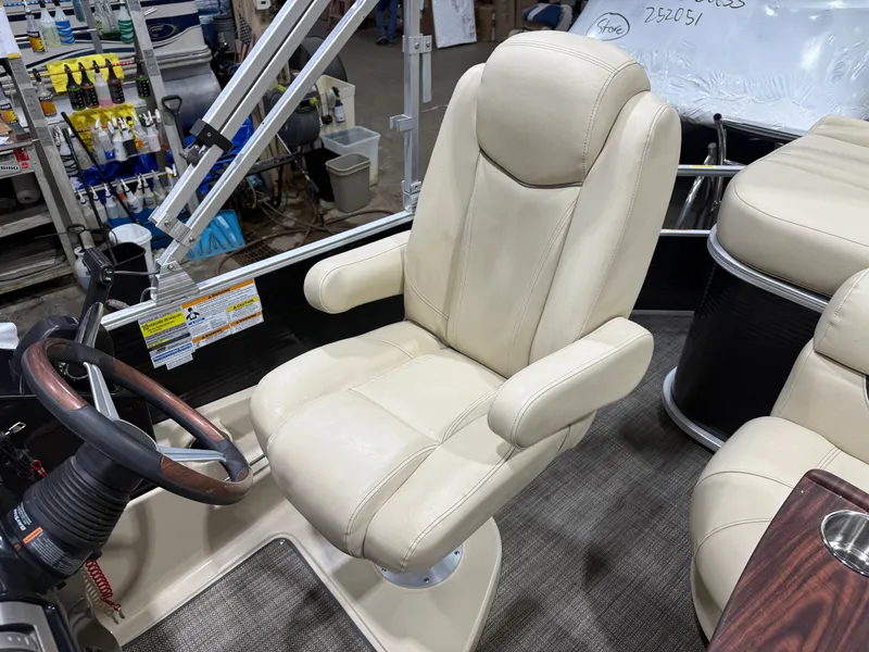 Slide: The Image of Godfrey 200 Cruise Pontoon & Yamaha 90HP 4-Stroke EFI 2016 - 10