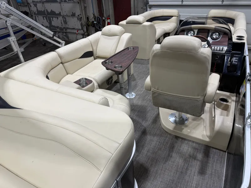 Slide: The Image of Godfrey 200 Cruise Pontoon & Yamaha 90HP 4-Stroke EFI 2016 - 21