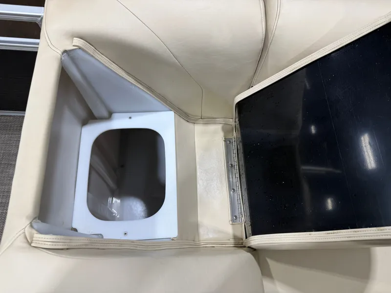 Slide: The Image of Godfrey 200 Cruise Pontoon & Yamaha 90HP 4-Stroke EFI 2016 - 26