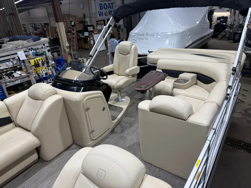 Slide: The Image of Godfrey 200 Cruise Pontoon & Yamaha 90HP 4-Stroke EFI 2016 - 3