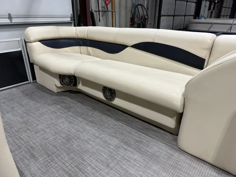 Slide: The Image of Godfrey 200 Cruise Pontoon & Yamaha 90HP 4-Stroke EFI 2016 - 30