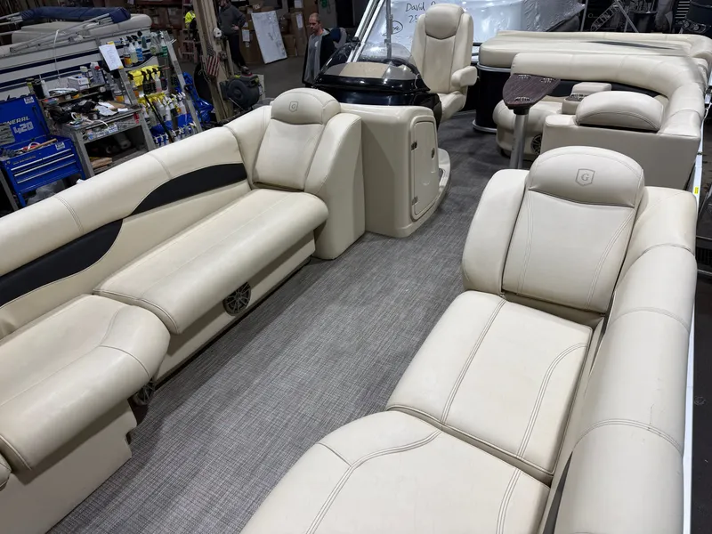 Slide: The Image of Godfrey 200 Cruise Pontoon & Yamaha 90HP 4-Stroke EFI 2016 - 31