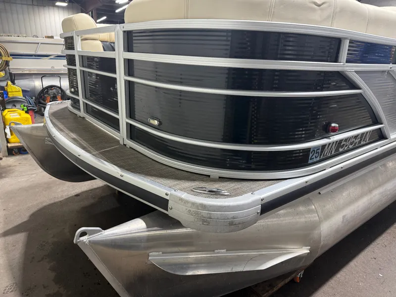 Slide: The Image of Godfrey 200 Cruise Pontoon & Yamaha 90HP 4-Stroke EFI 2016 - 34