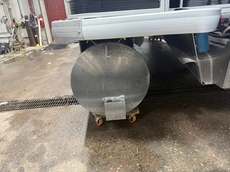 Slide: The Image of Godfrey 200 Cruise Pontoon & Yamaha 90HP 4-Stroke EFI 2016 - 38