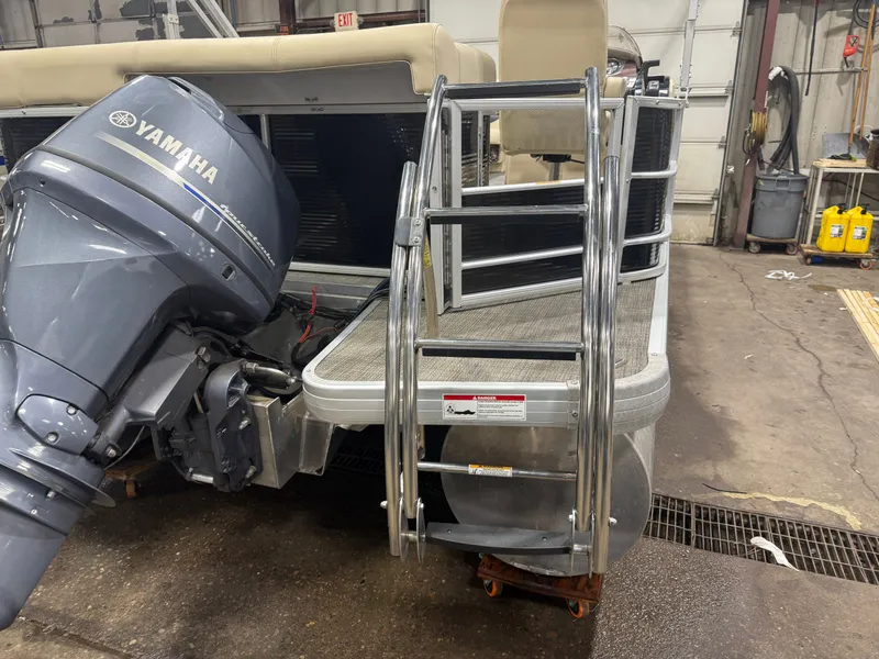 Slide: The Image of Godfrey 200 Cruise Pontoon & Yamaha 90HP 4-Stroke EFI 2016 - 40