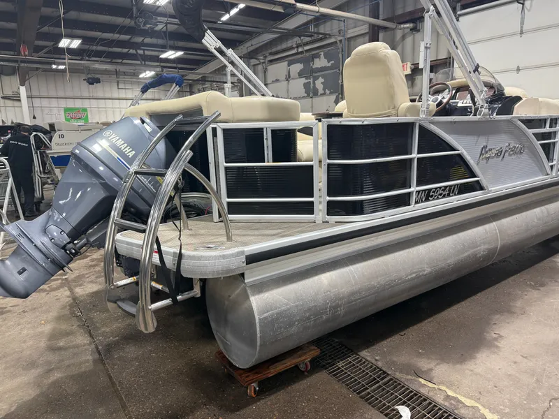 Slide: The Image of Godfrey 200 Cruise Pontoon & Yamaha 90HP 4-Stroke EFI 2016 - 41