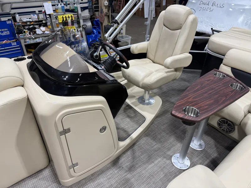 Slide: The Image of Godfrey 200 Cruise Pontoon & Yamaha 90HP 4-Stroke EFI 2016 - 9