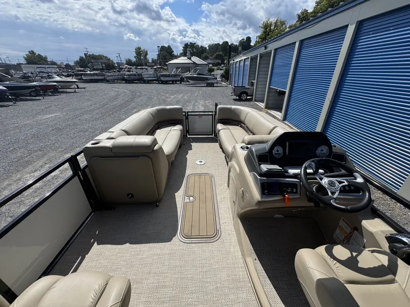 Slide: The Image of Regency 230 DL3 2020 - 10