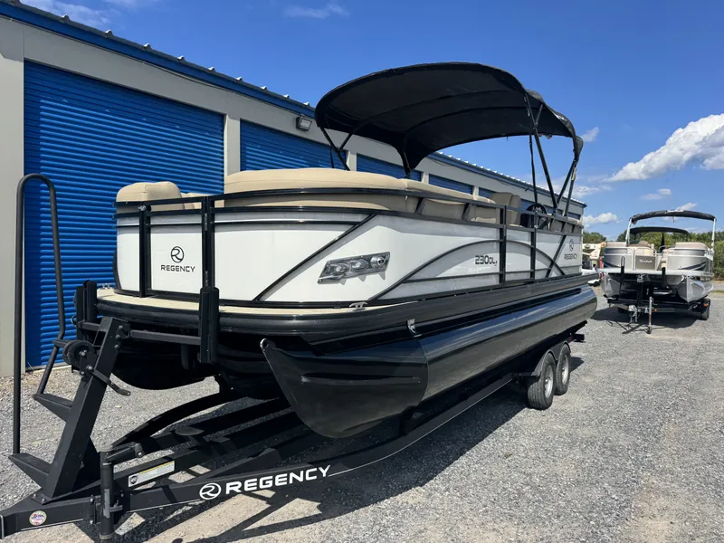 Slide: The Image of Regency 230 DL3 2020 - 18