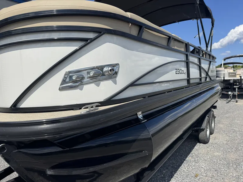 Slide: The Image of Regency 230 DL3 2020 - 2