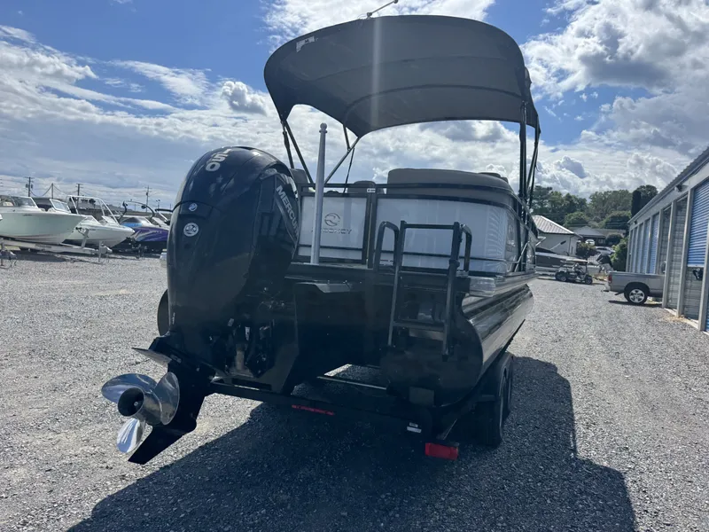 Slide: The Image of Regency 230 DL3 2020 - 21