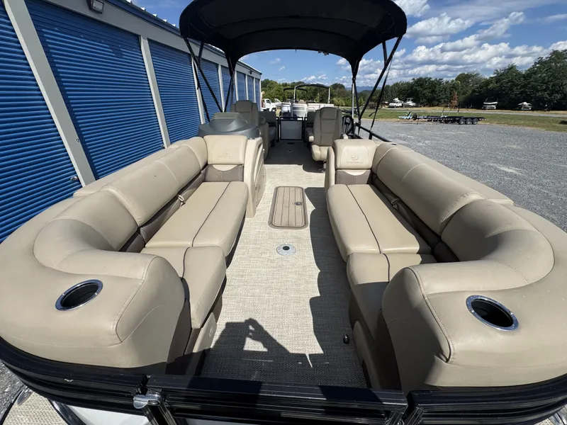 Slide: The Image of Regency 230 DL3 2020 - 24