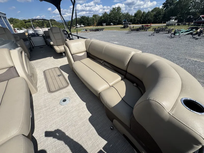 Slide: The Image of Regency 230 DL3 2020 - 25