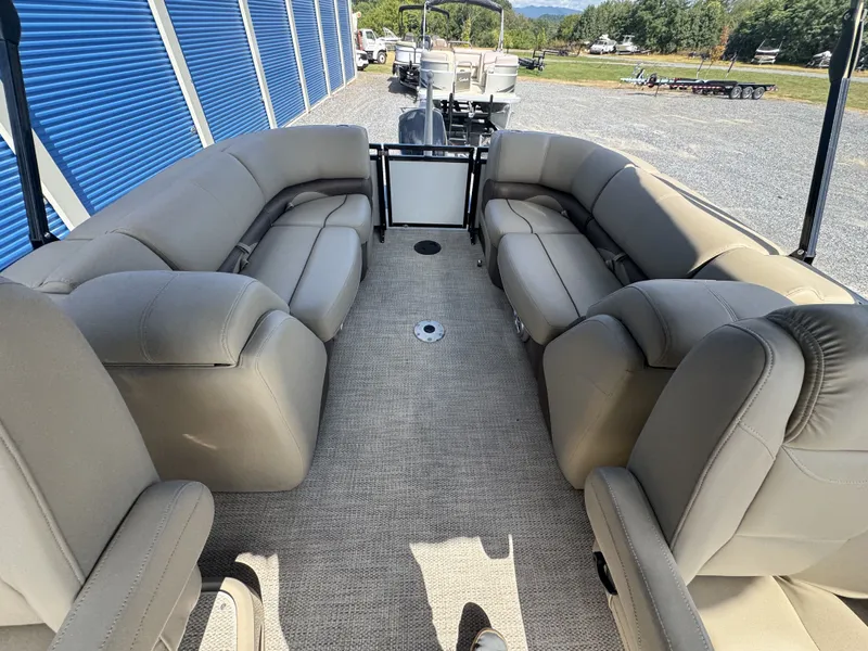 Slide: The Image of Regency 230 DL3 2020 - 26