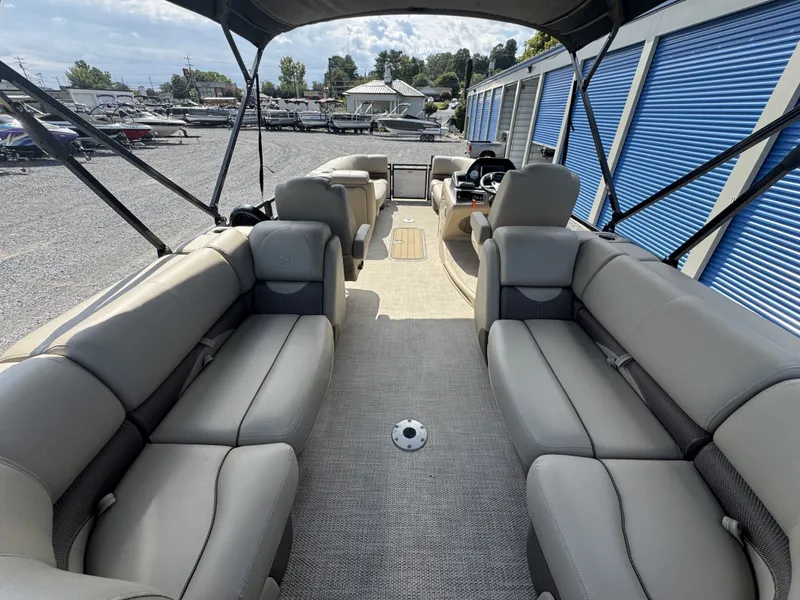 Slide: The Image of Regency 230 DL3 2020 - 27