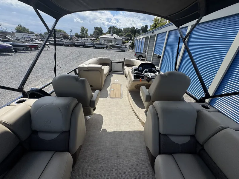 Slide: The Image of Regency 230 DL3 2020 - 28