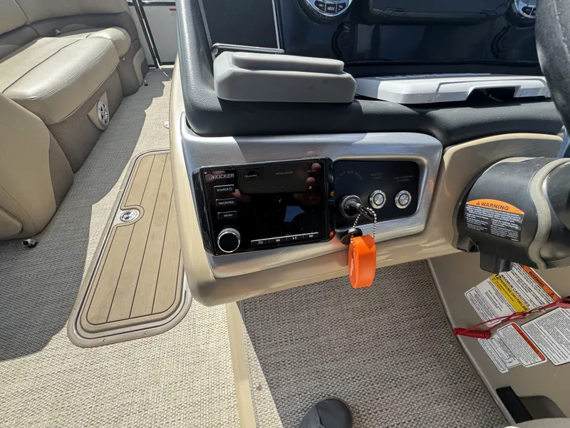 Slide: The Image of Regency 230 DL3 2020 - 29