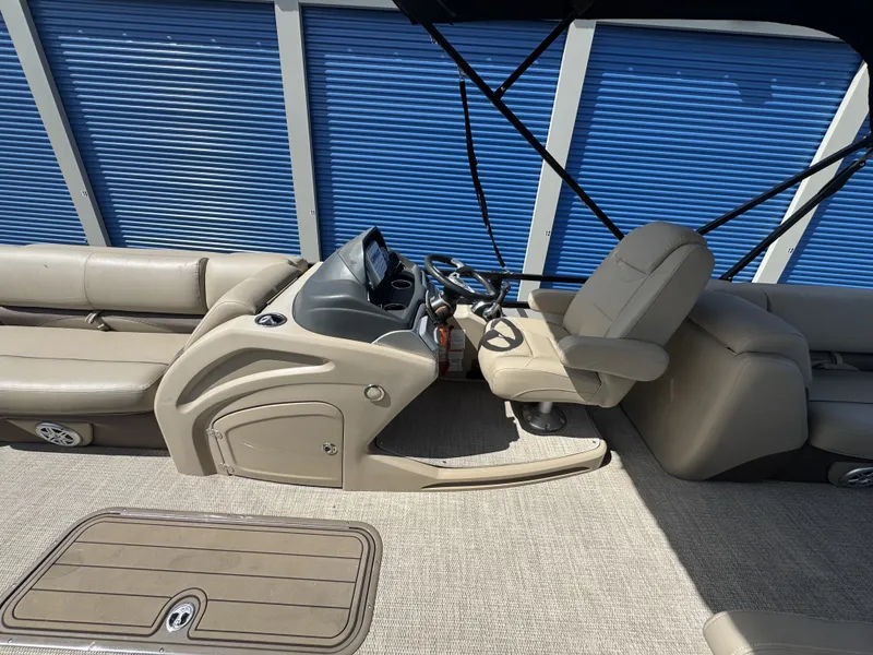 Slide: The Image of Regency 230 DL3 2020 - 33