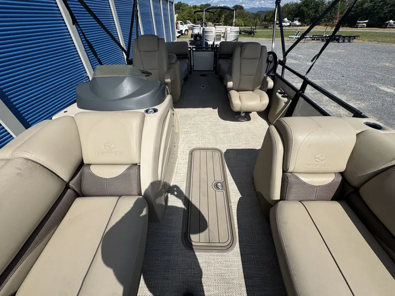 Slide: The Image of Regency 230 DL3 2020 - 7