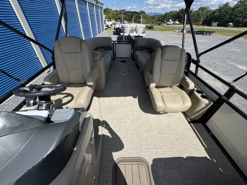 Slide: The Image of Regency 230 DL3 2020 - 8