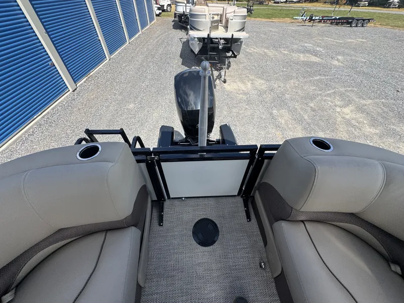 Slide: The Image of Regency 230 DL3 2020 - 9