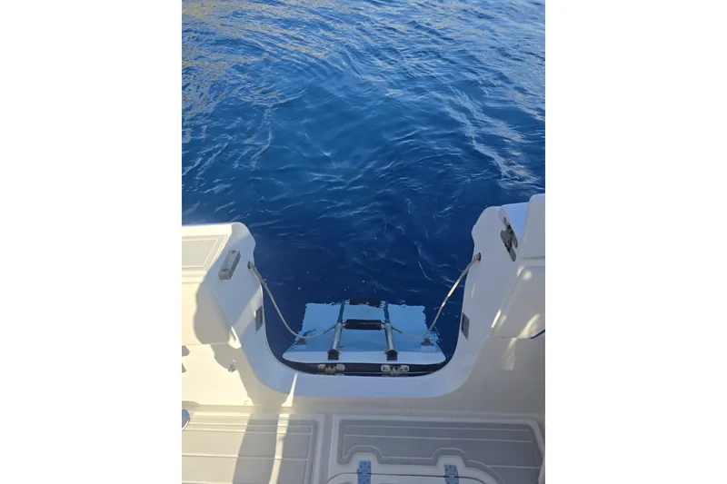 Slide: The Image of Rear view of 2014 Midnight Express 37 EXK boat with swim platform on blue water. - 21