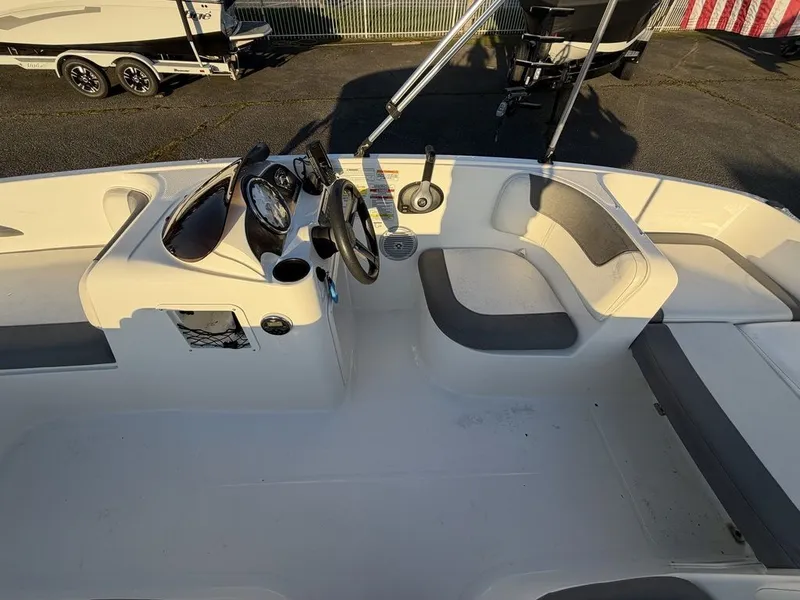 Slide: The Image of Bayliner Element E16 2016 - 6