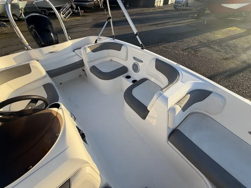 Slide: The Image of Bayliner Element E16 2016 - 7