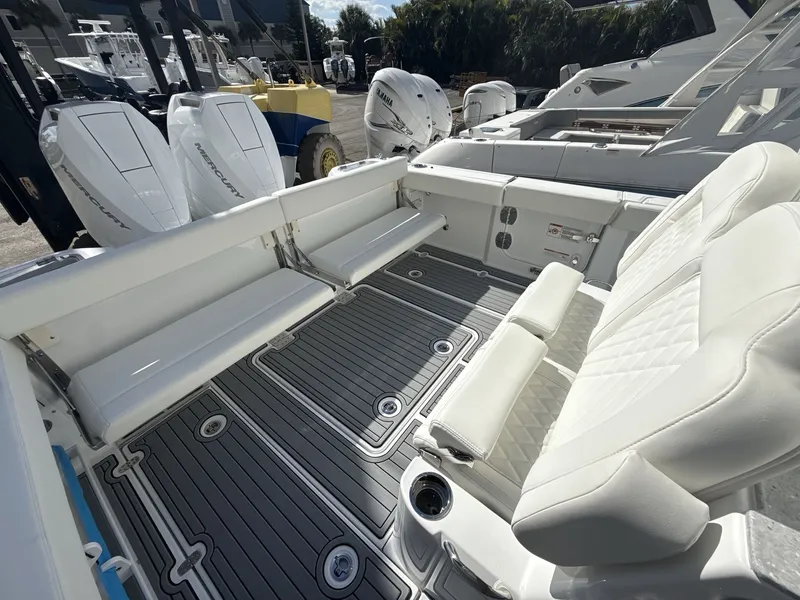 Slide: The Image of Everglades 315 Center Console 2026 - 15