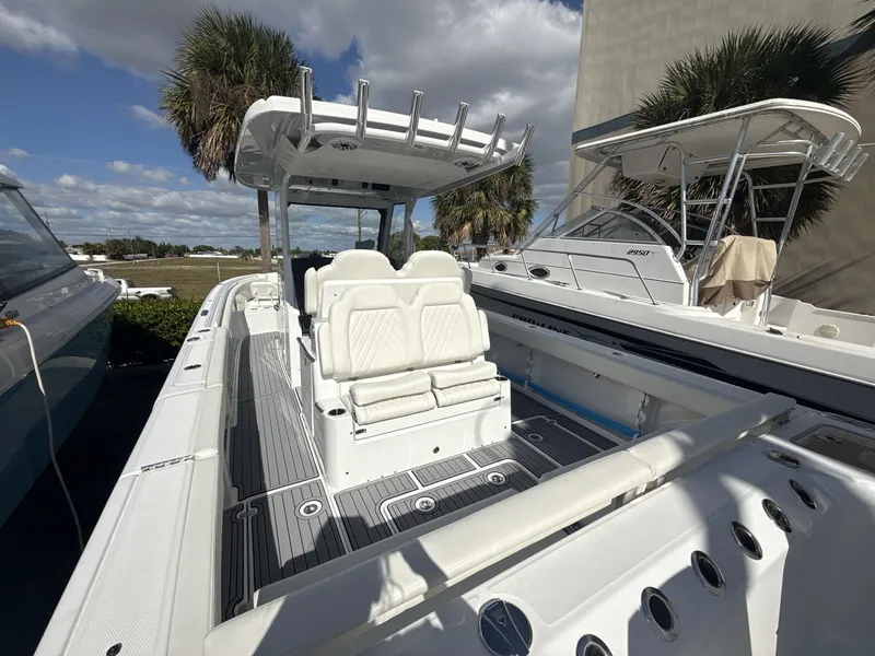 Slide: The Image of Everglades 315 Center Console 2026 - 16