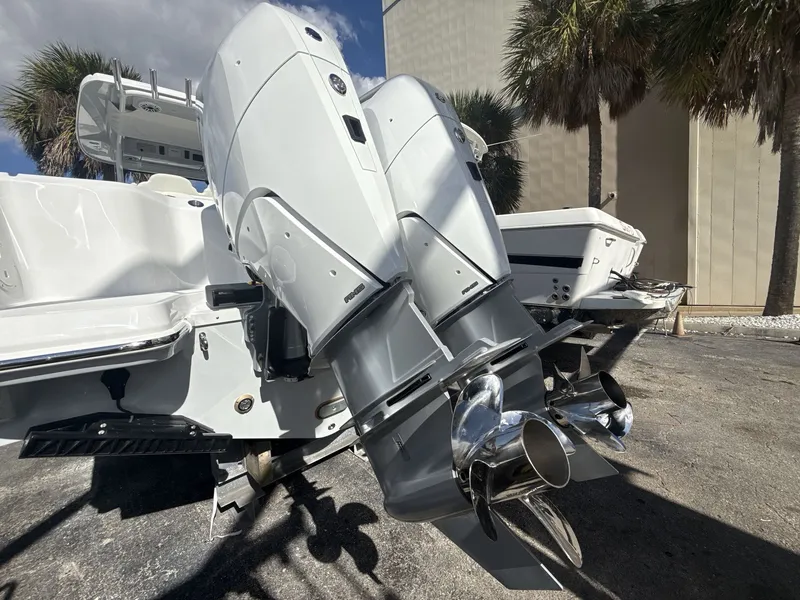 Slide: The Image of Everglades 315 Center Console 2026 - 17