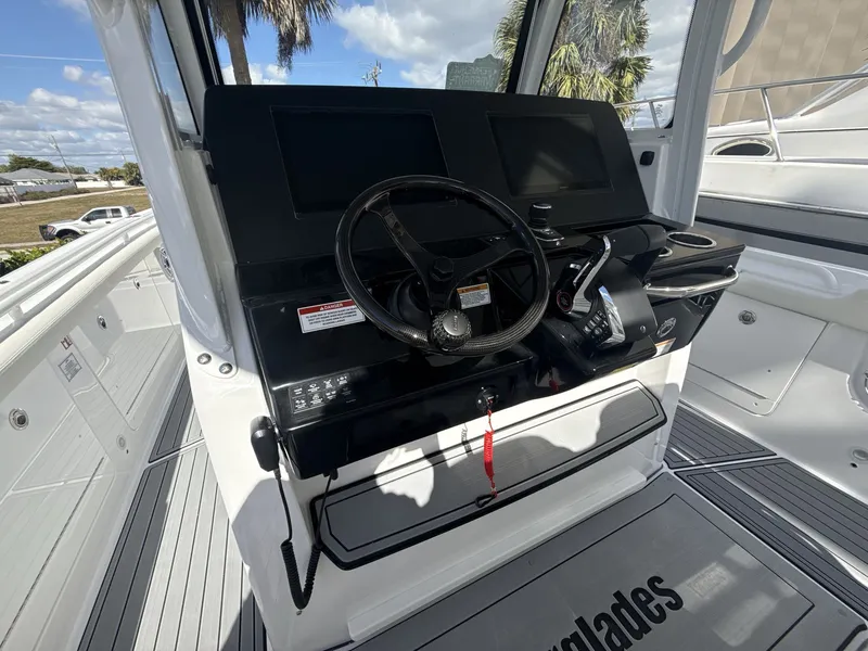 Slide: The Image of Everglades 315 Center Console 2026 - 22