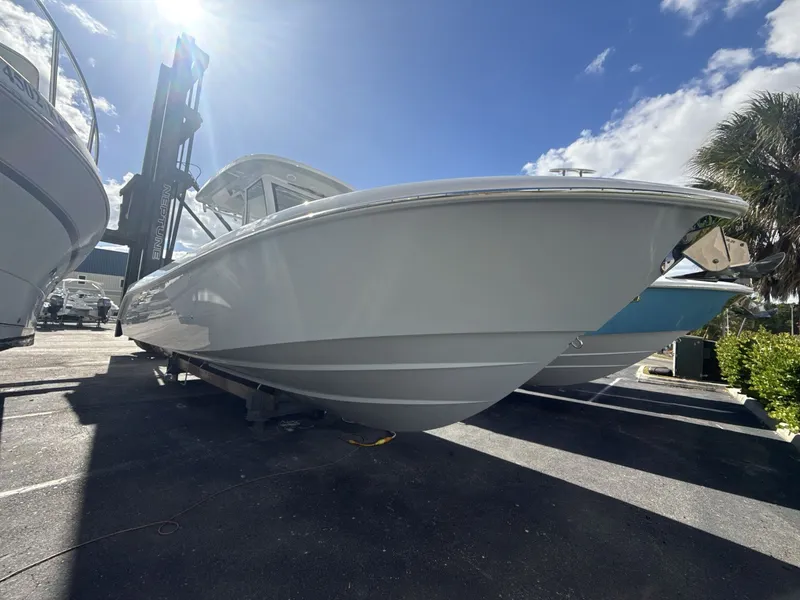 Slide: The Image of Everglades 315 Center Console 2026 - 6