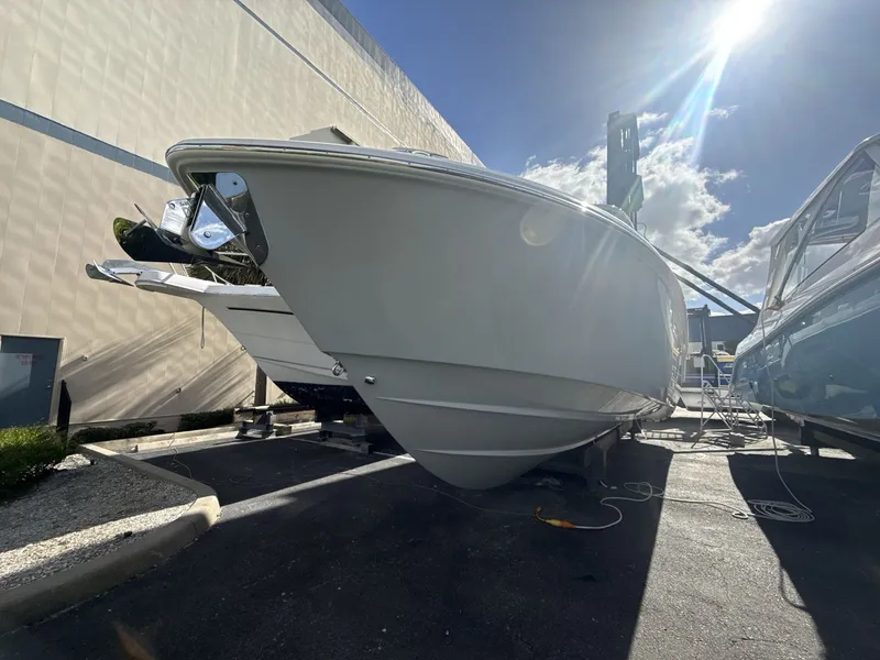 Slide: The Image of Everglades 315 Center Console 2026 - 8