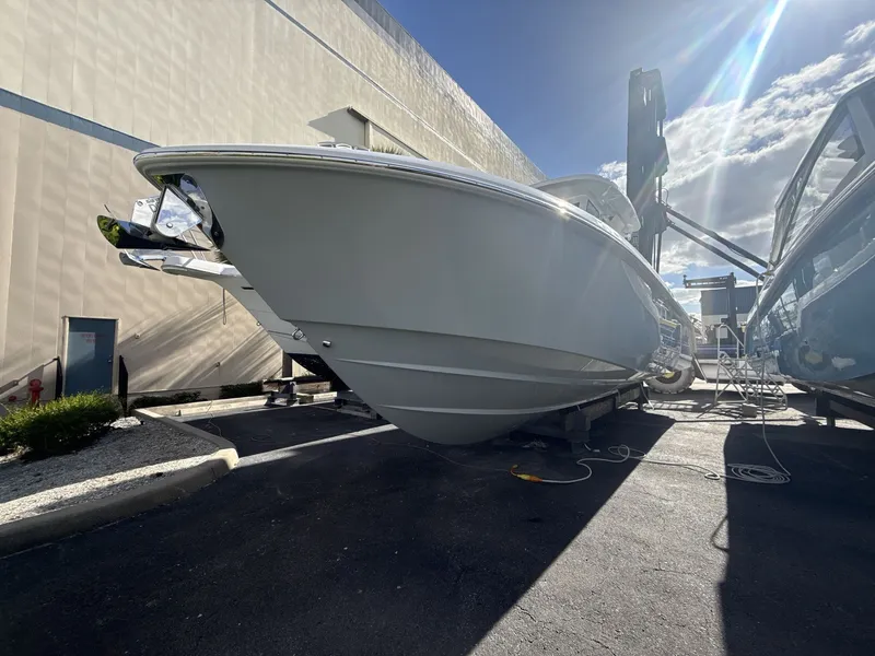 Slide: The Image of Everglades 315 Center Console 2026 - 9