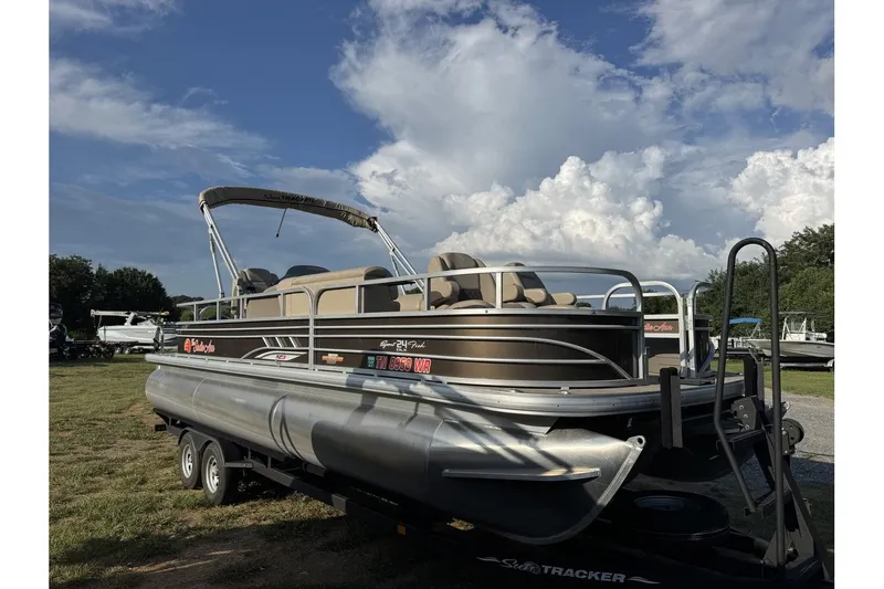 The Image of Sun Tracker Sportfish 24 XP3 2023 - 1