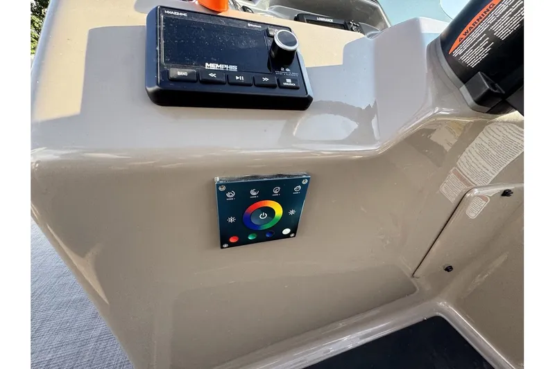 Slide: The Image of Sun Tracker Sportfish 24 XP3 2023 - 28