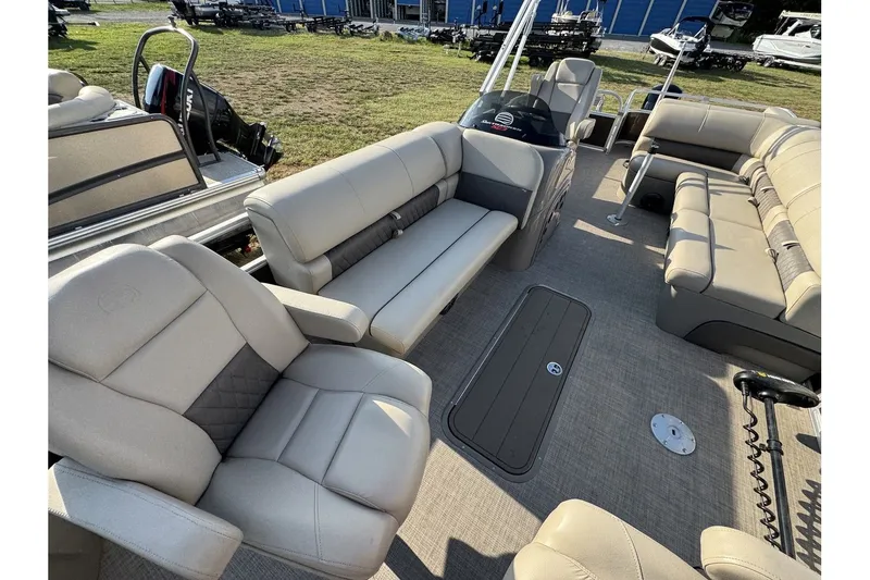 Slide: The Image of Sun Tracker Sportfish 24 XP3 2023 - 16