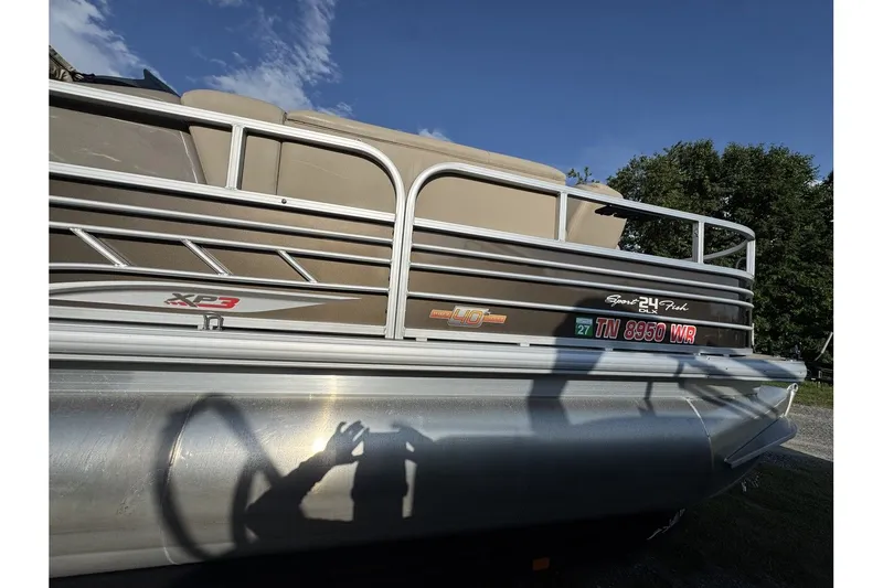 Slide: The Image of Sun Tracker Sportfish 24 XP3 2023 - 40