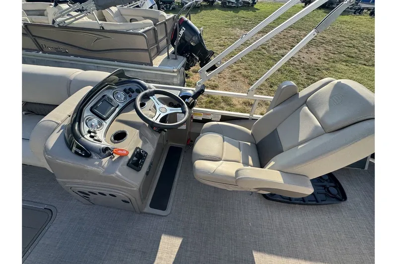 Slide: The Image of Sun Tracker Sportfish 24 XP3 2023 - 23