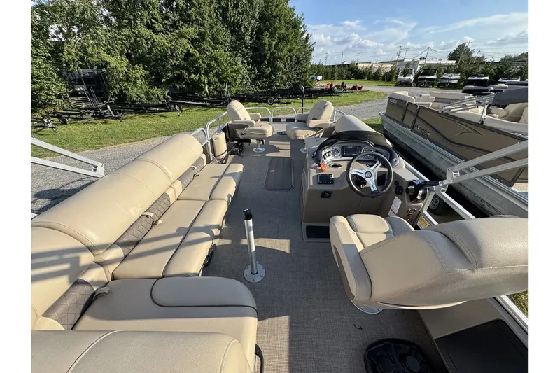 Slide: The Image of Sun Tracker Sportfish 24 XP3 2023 - 37