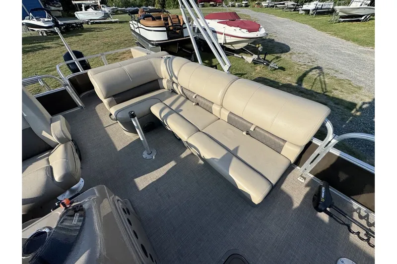 Slide: The Image of Sun Tracker Sportfish 24 XP3 2023 - 18