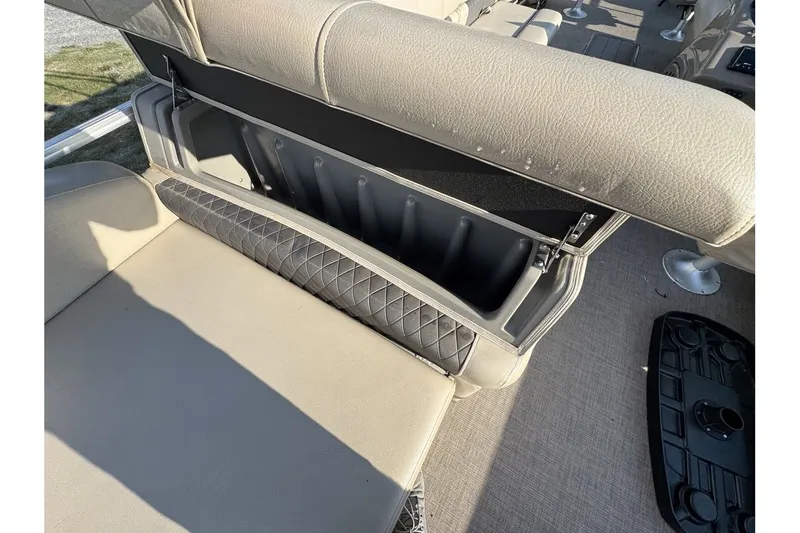 Slide: The Image of Sun Tracker Sportfish 24 XP3 2023 - 33