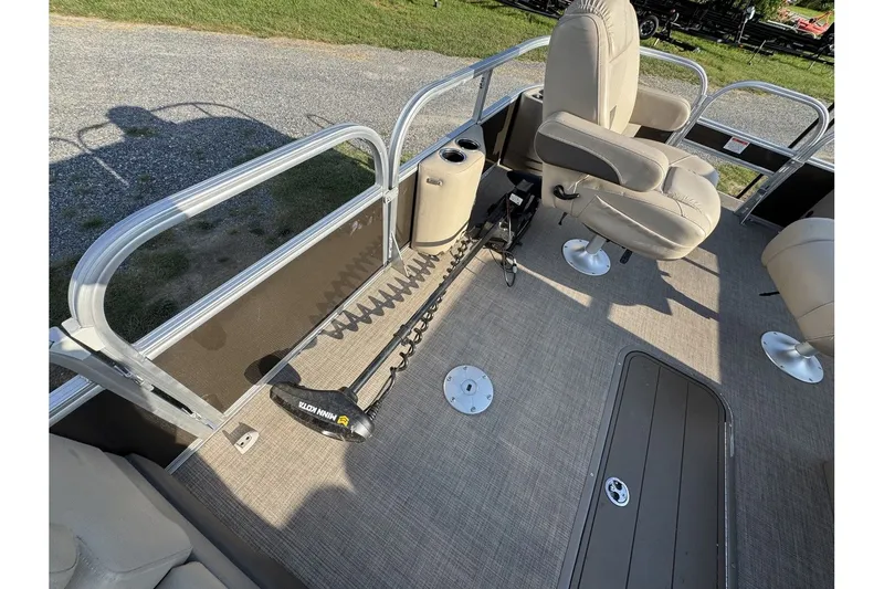 Slide: The Image of Sun Tracker Sportfish 24 XP3 2023 - 20