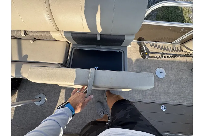 Slide: The Image of Sun Tracker Sportfish 24 XP3 2023 - 22