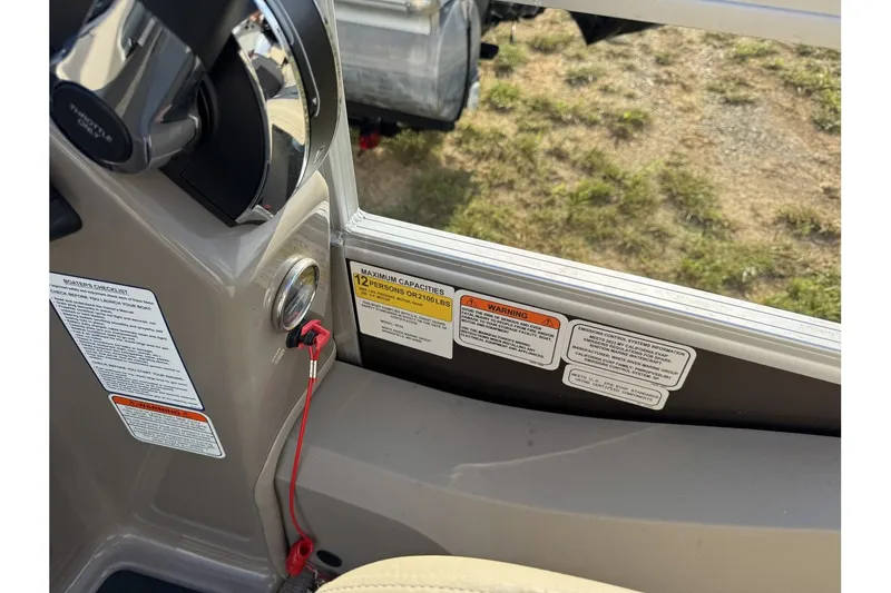 Slide: The Image of Sun Tracker Sportfish 24 XP3 2023 - 29